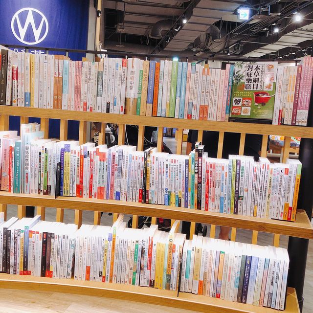 超壯觀的擺設🤩📚TSUTAYA BOOKSTORE 南港店