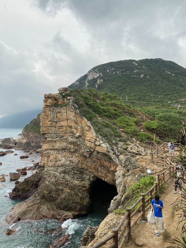 懸崖步道之巨型海蝕洞