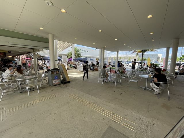沖縄県　うるま市の『うるマルシェ』で休憩