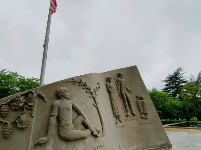 Forest Park - Jewish Tercentenary Monument