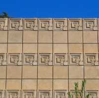Ennis House. 