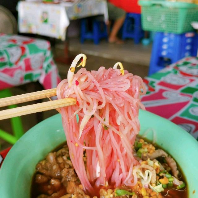 ร้านก๋วยเตี๋ยวเนื้อน้ำแดงสูตรโบราณลุงพร
