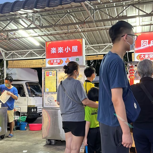 mount Austin night market local pasam malam
