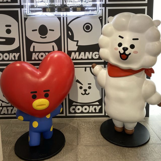 แวะทักทาย Line Friends Characters ที่ฮงแด 