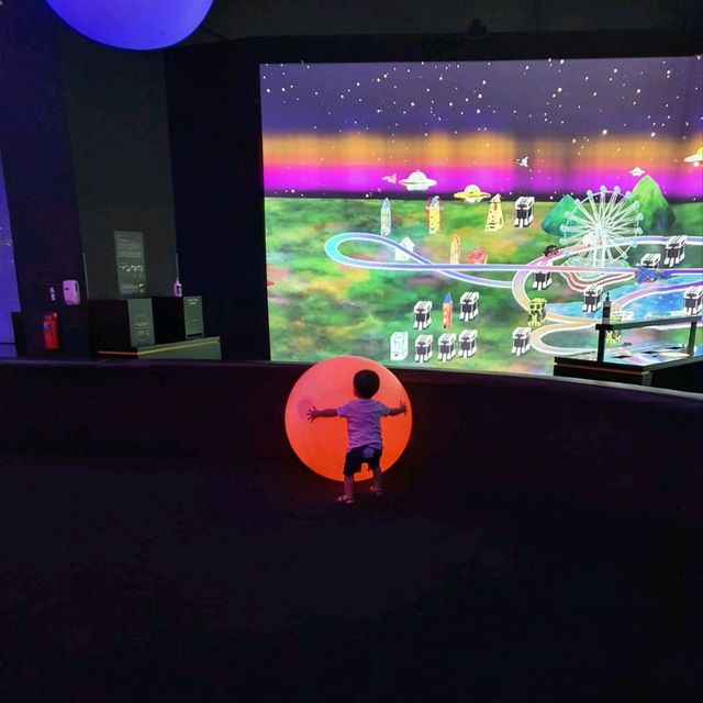 Arts Fun At The Artscience Museum