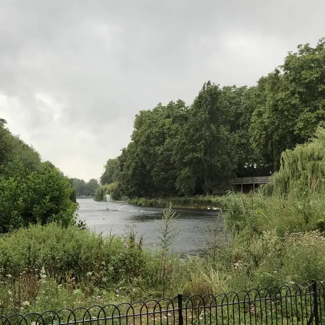 런던 시내의 호수 공원
