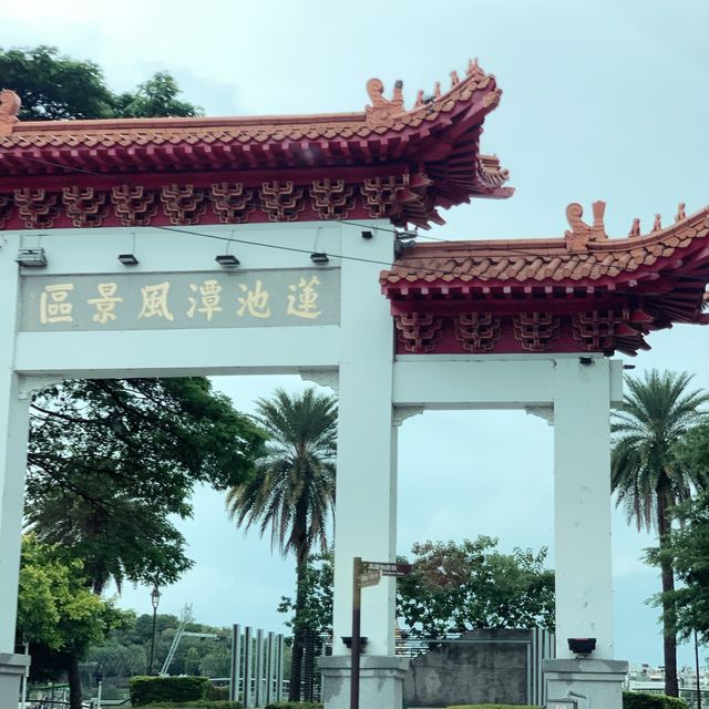 高雄左營蓮池潭風景區｜龍虎塔春秋閣、環潭自行車道必去景點