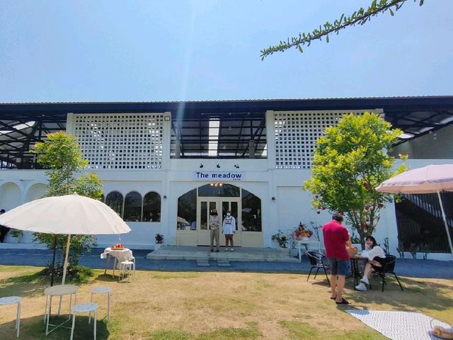 คาเฟ่เปิดใหม่ The Meadow café & bistro แถวศาลายา