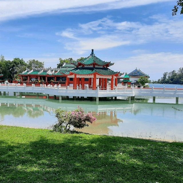 Temples & Beautiful Beaches @ Kusu Island