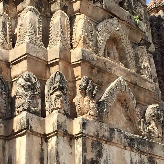 3 Prangs in the temple