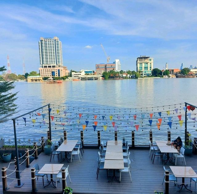 โรงแรมริมแม่น้ำเจ้าพระยา