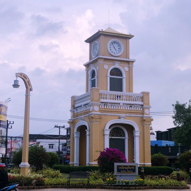 an unmissable landmarks in a roundabout  