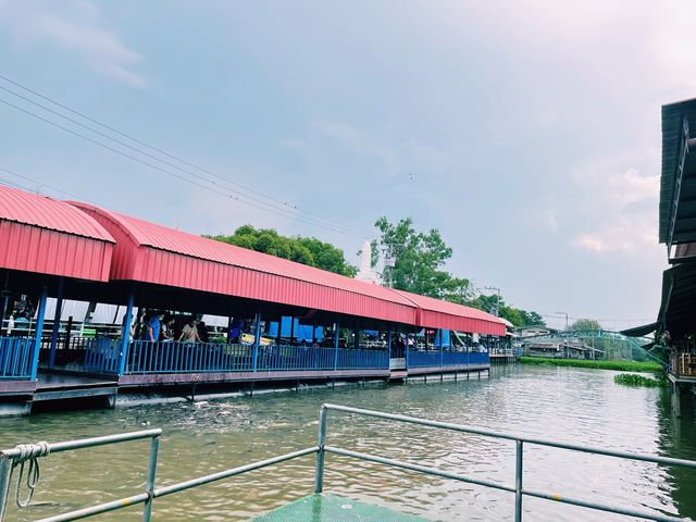 เที่ยววัดไทรใหญ่เลาะตลาดน้ำไทรน้อย ใกล้บ้านใหม่😌