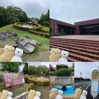 クマ散歩：秦野市中央運動公園に品行方正なクマ出没