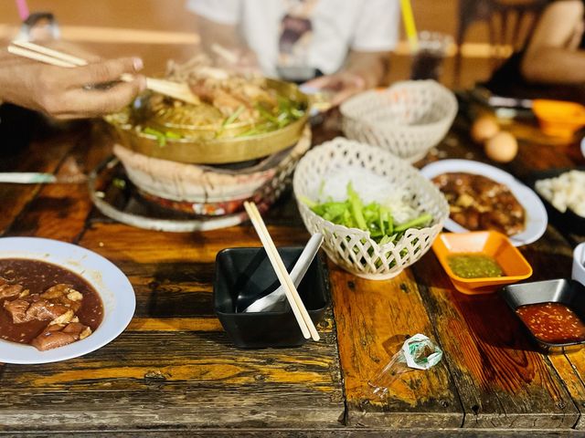 หมูกะทะป้าจันทร์ ร้อยเดียวก็อิ่มได้ 🐙🦀🥓🍽