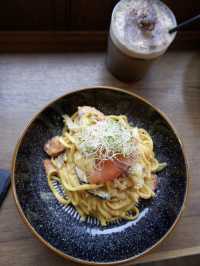 輕鐵旁的木系Cafe 