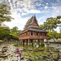 วัดทุ่งศรีเมือง (Tung Sri Muang Temple)