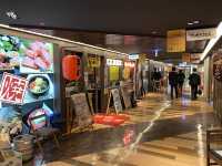 主要交通機関に直結。地下飲食店街『博多うまかもん通り』