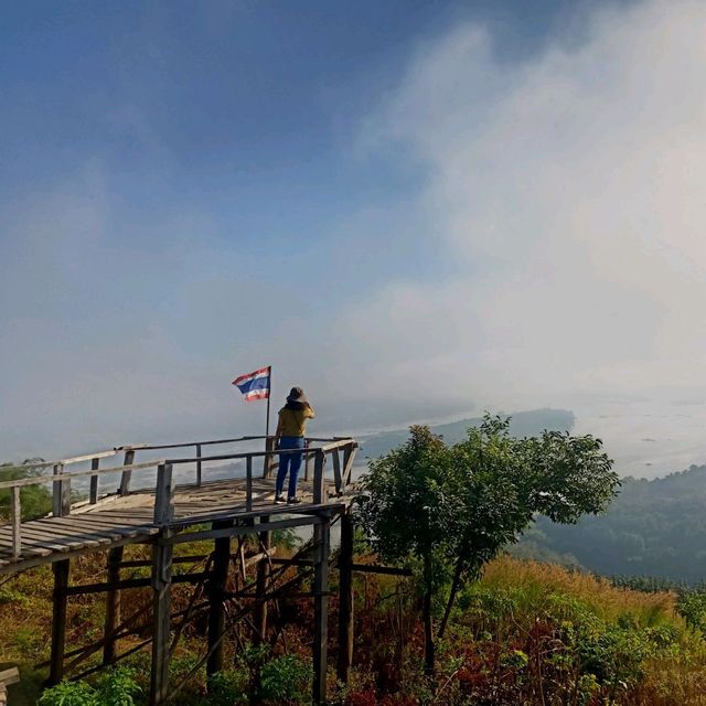 ชมวิวทะเลหมอกสุดปังที่ภูลำดวน จ.เลย