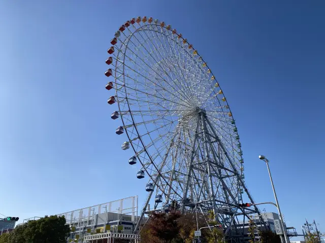 遠くから、海上からも目立つ大観覧車『天保山大観覧車』