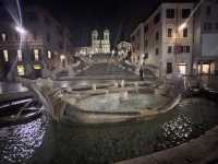 Fall - night out at Fontana di Trevi 🇮🇹 