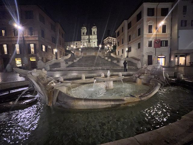Fall - night out at Fontana di Trevi 🇮🇹 