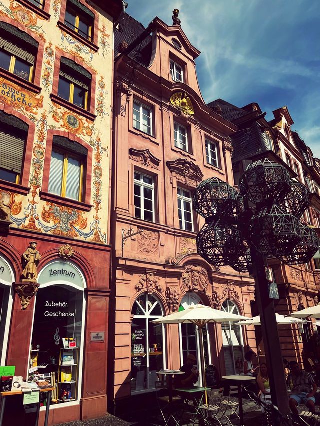 Enjoy the fountains in Old Town Mainz