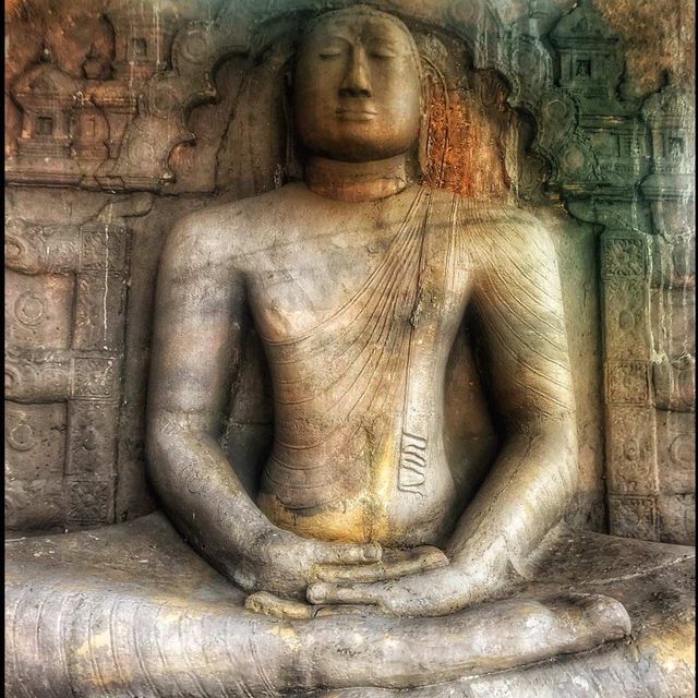 Gangaramaya Temple in Colombo 