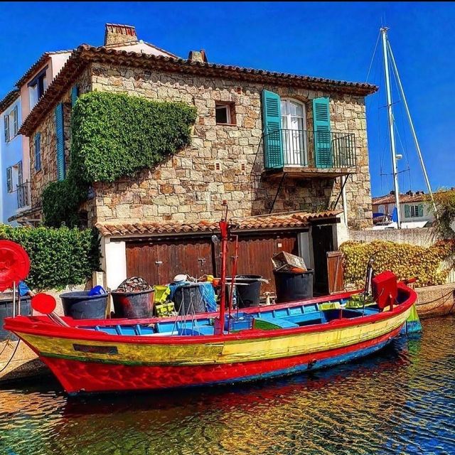 The "Venice" town of Provence - Port Grimaud.