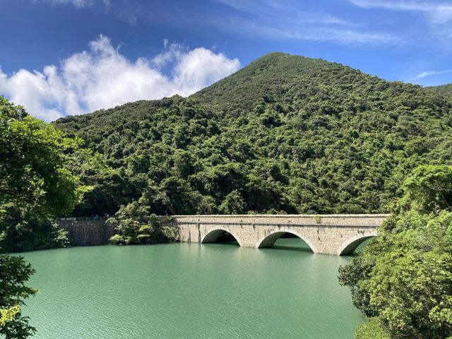 藍天白雲下的大潭水塘⛲️