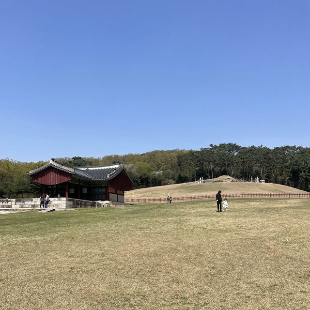 한옥과 릉이 아름다운 산책하기 좋은 명소 “융건릉”