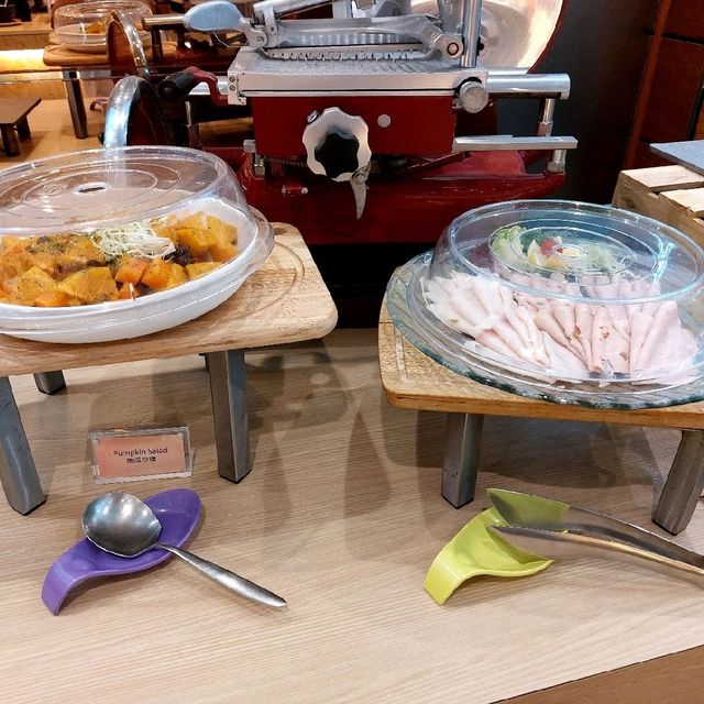 旺角花月庭自助餐  食物種類多又美味