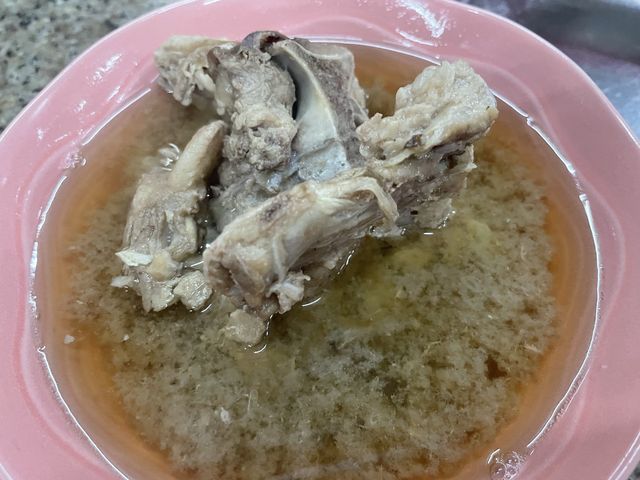 ข้าวต้มแห้งภูเก็ต ที่แถวยาวเหยีดฃยด แต่ต้องไปลอง