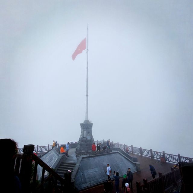 พิชิตยอดเขาฟานซีปัน (Fansipan Mountain) ซาปา