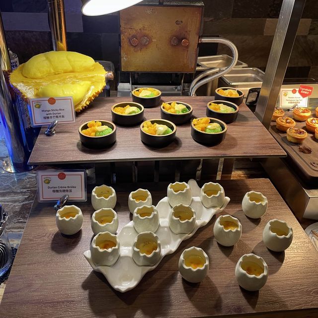 飽覽360度維港景的自助山🧁🍕🌮🫕🥘
