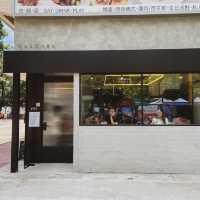 油麻地低調黑白灰咖啡小店