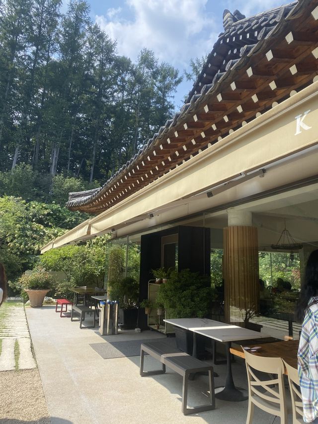 가든뷰가 환상적인 카페 ‘칸트의 마을’