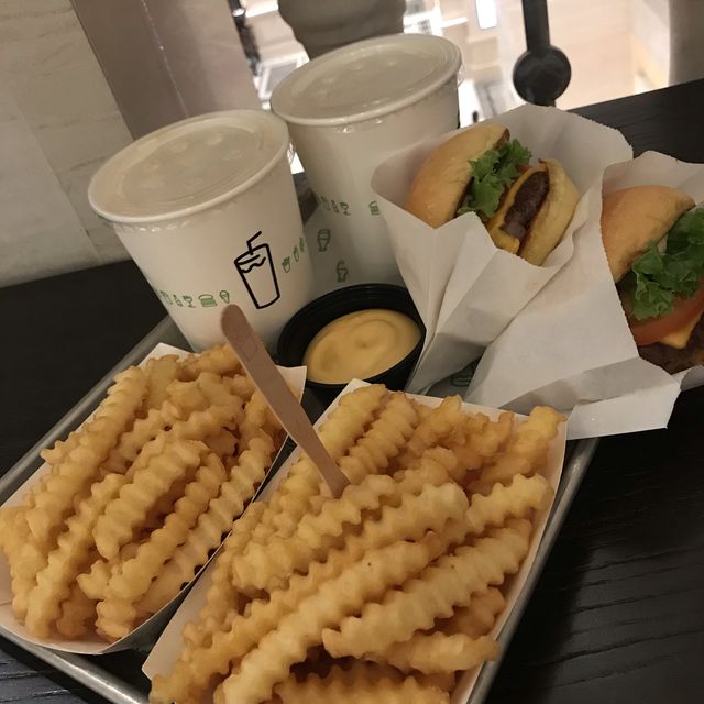 Shake Shack in Macau at The Londoner Shake Shack in Macau at The Londoner