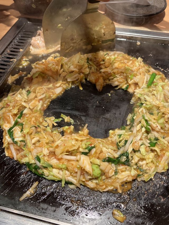철판에 직접 구워먹는 몬자야키 맛집, 젠야