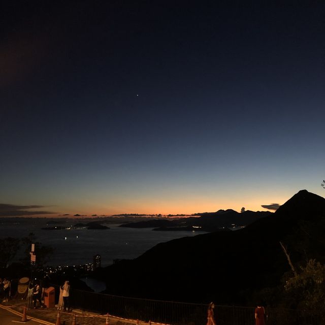 ✨🤍香港最美景色- 太平山頂『獅子亭』 ⛰️🪄