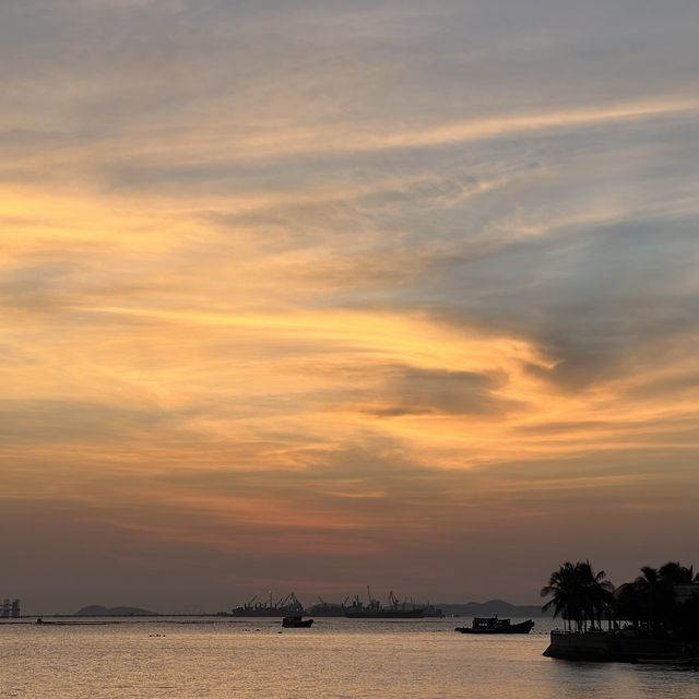 เกาะลอย (จ.ชลบุรี)