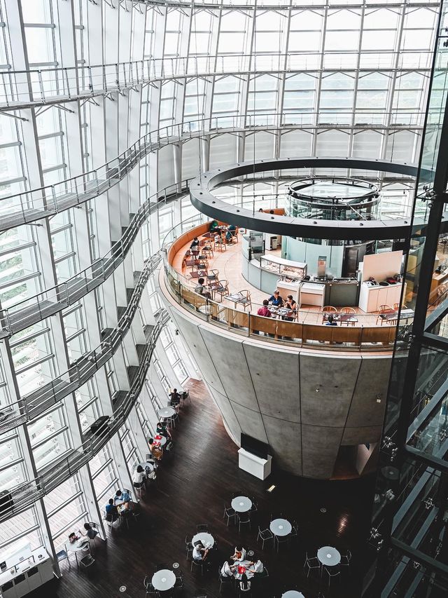 国立新美術館