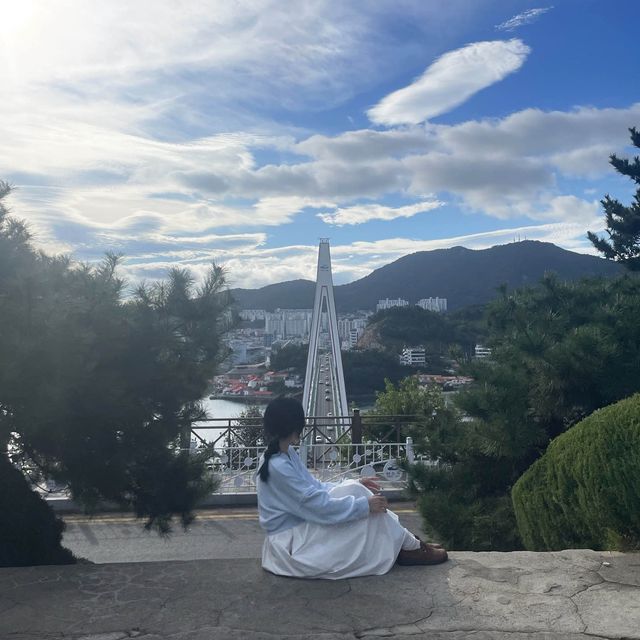여수 바다와 시내를 한눈에 내려다볼 수 있는 돌산공원, 돌산대교 전망대 