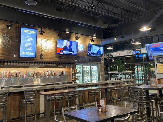 Beerhead Bar & Eatery- New Albany Restaurant 