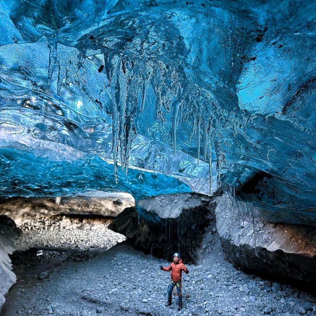 Hang Động Băng xứ Iceland