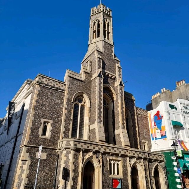 英国的二线小城市Hove有很多漂亮的教堂。