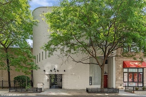 Members Only Tour: Fisher Studios | 1209 N State Pkwy