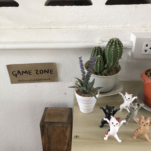 WHITE BOX CAFE 