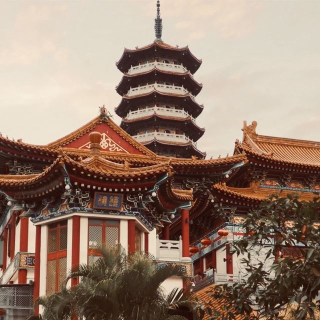 細水長流群山環抱幽靜恬淡｜西方寺