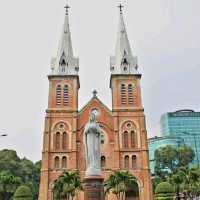 Notre-Dame Cathedral โบสถ์นอร์ทเธอดาม